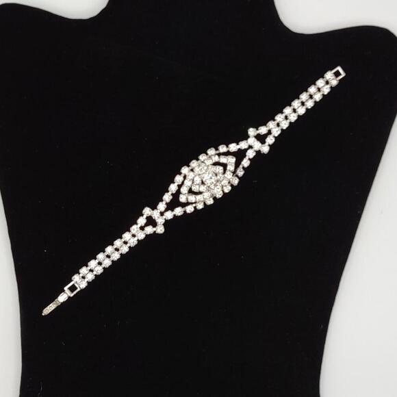 Vintage-Style Rhinestone Bracelet - Picture 6 of 7